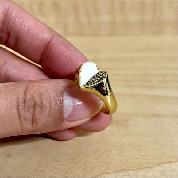 NWT WANDERLUST + CO 14k Gold Plated Unfold Heart Signet Gold Ring Size 7 - Picture 3 of 5